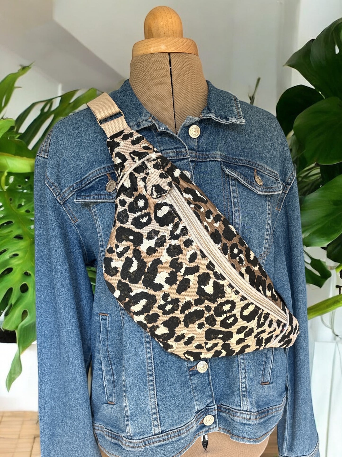 Sac Banane en Tissu jacquard leopard doré motif - 40x18 cm
