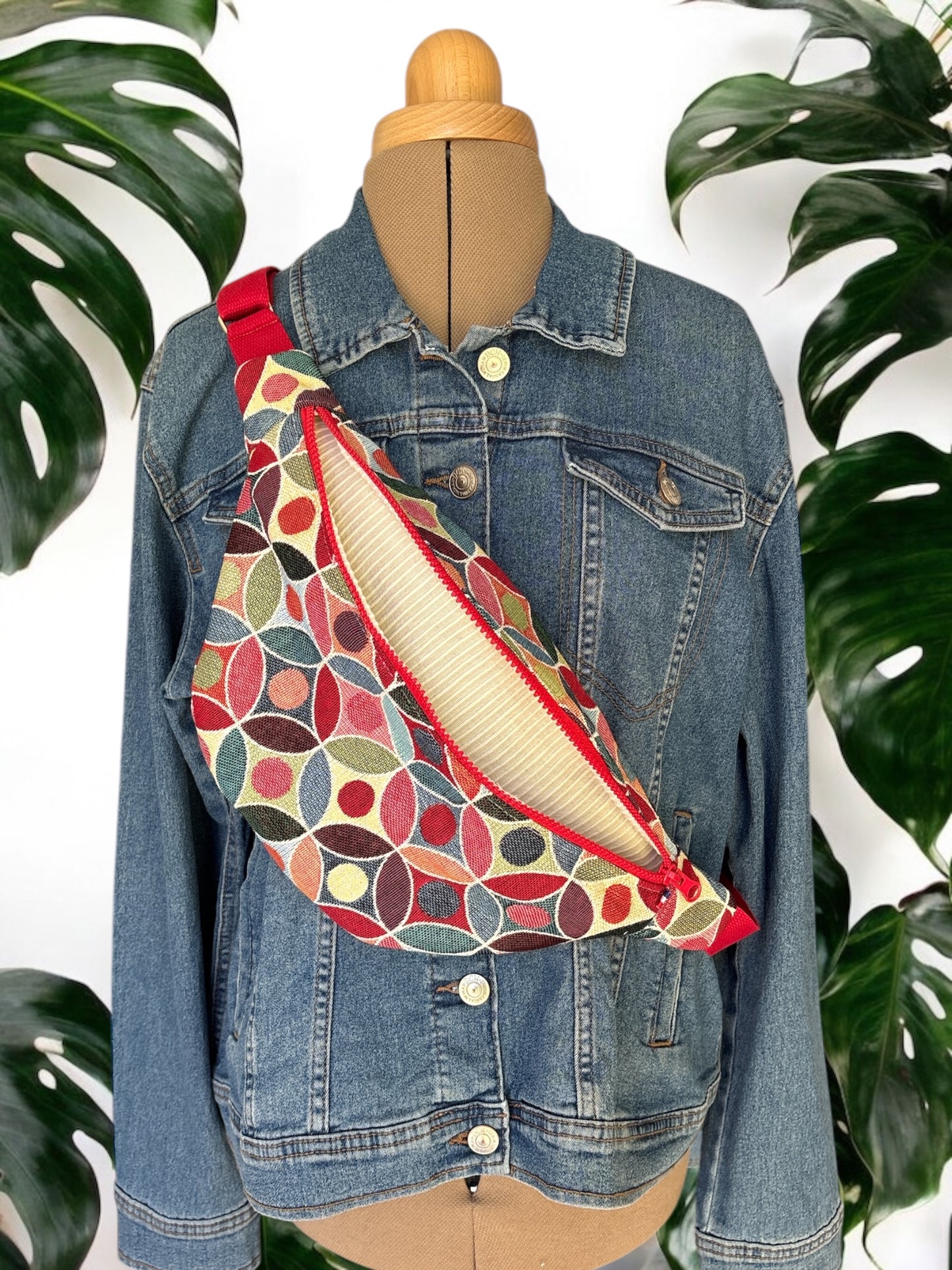 Sac Banane adulte en jacquard de coton multicolor et géométrique sangle et zip rouge -40x18 cm