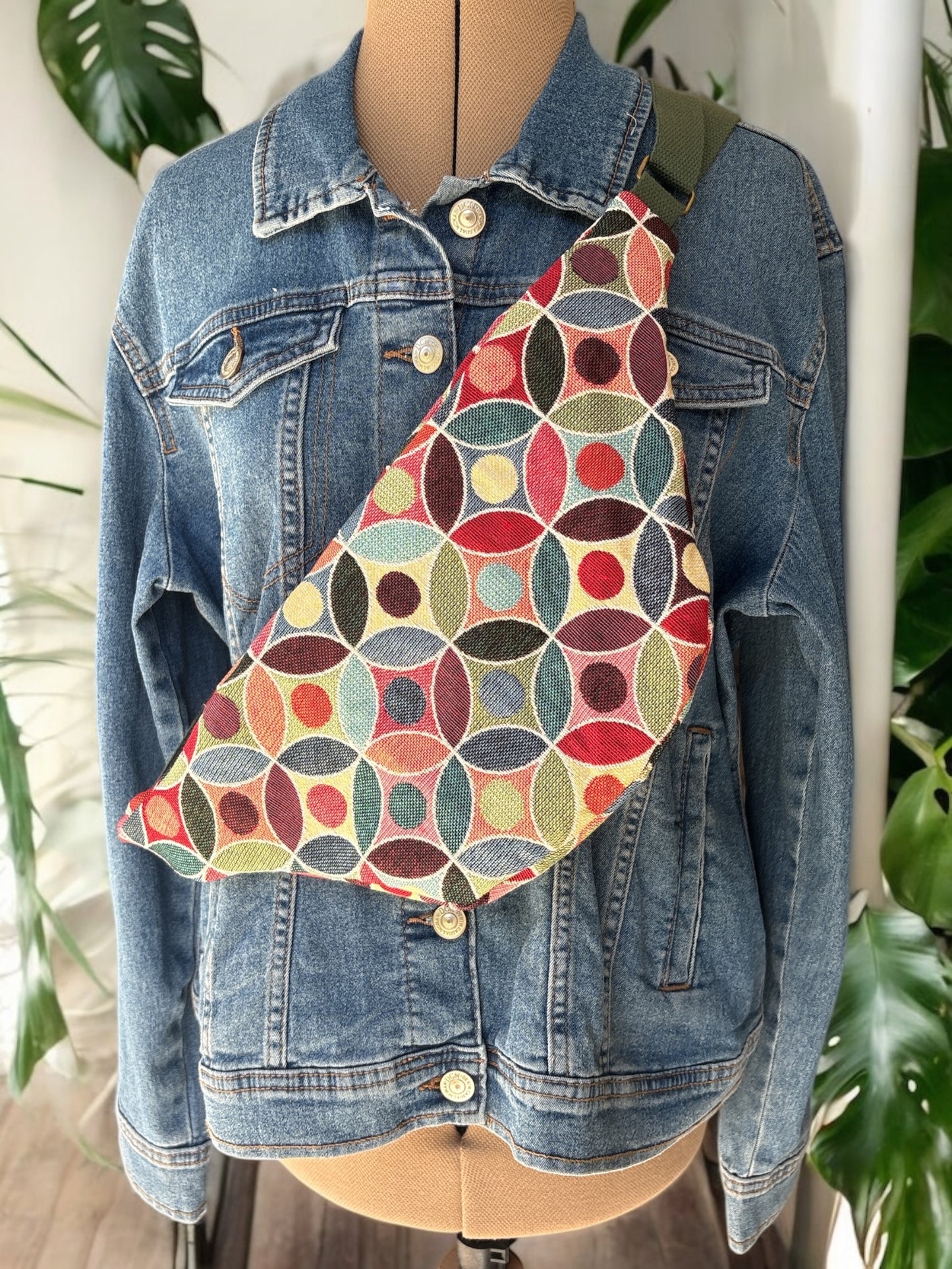 Sac Banane adulte en jacquard de coton multicolor et géométrique sangle et zip verts -40x18 cm