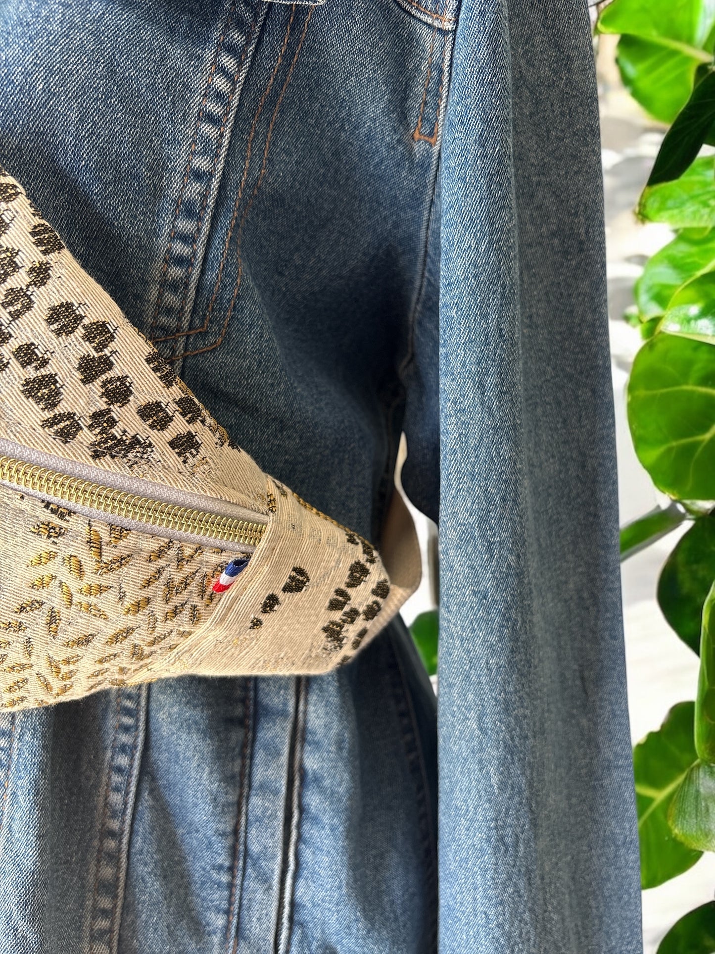 Sac Banane en Tissu jacquard beige doré motifs dorés arbres - 40x18 cm
