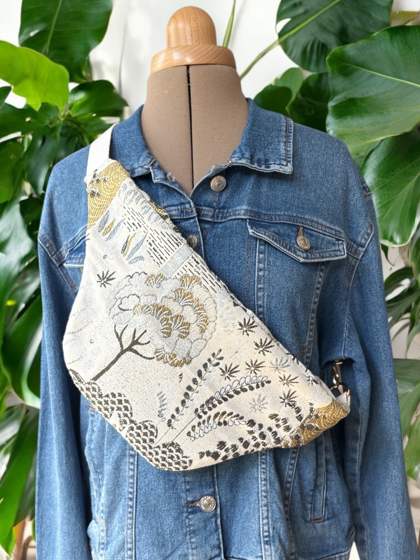 Sac Banane en Tissu jacquard beige doré motifs dorés arbres - 40x18 cm