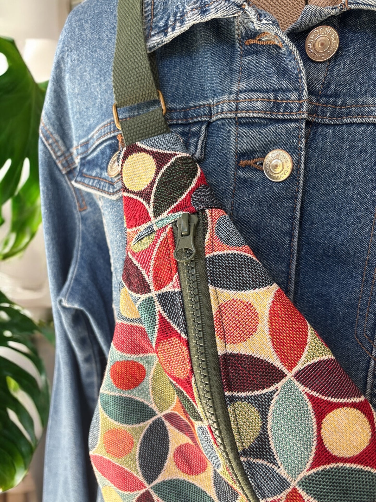 Sac Banane adulte en jacquard de coton multicolor et géométrique sangle et zip verts -40x18 cm