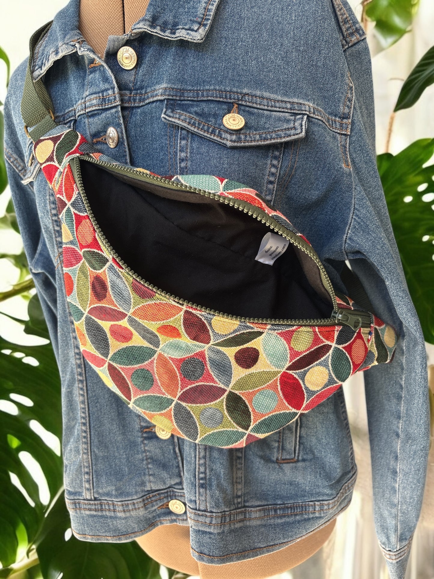 Sac Banane adulte en jacquard de coton multicolor et géométrique sangle et zip verts -40x18 cm