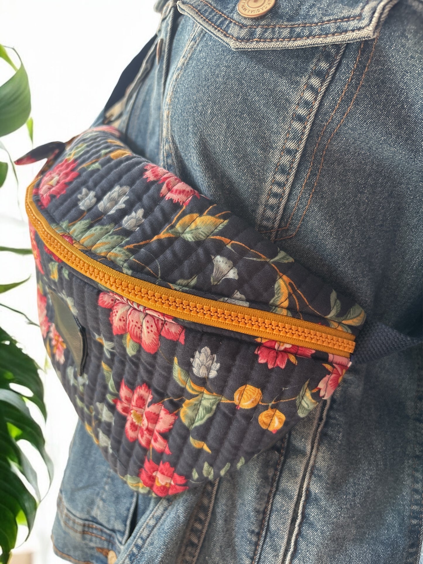 Sac Banane adulte en coton matelassé marine fleuri et simili cuir -Pièce unique-