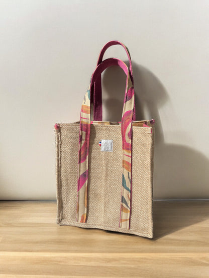 Magnifique Sac cabas en toile de jute recyclée -Piece unique-26x25x15 cm