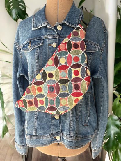 Sac Banane adulte en jacquard de coton multicolor et géométrique sangle et zip verts -40x18 cm