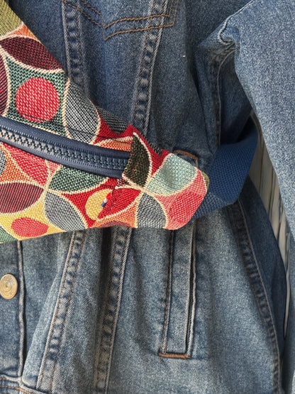 Sac Banane adulte en jacquard de coton multicolor et géométrique sangle et zip bleus -40x18 cm